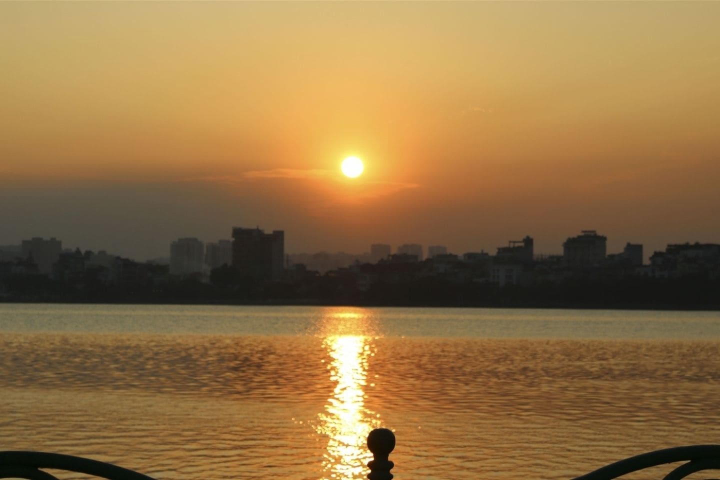  pôr do sol no Lago Oeste