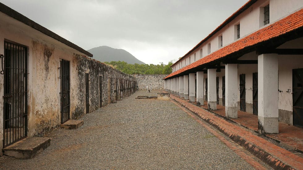 Nhà tù
